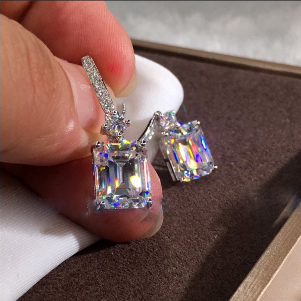 NEW 18K WHITE GOLD RADIANT DIAMOND DROP EARRINGS - Picture 3 of 3
